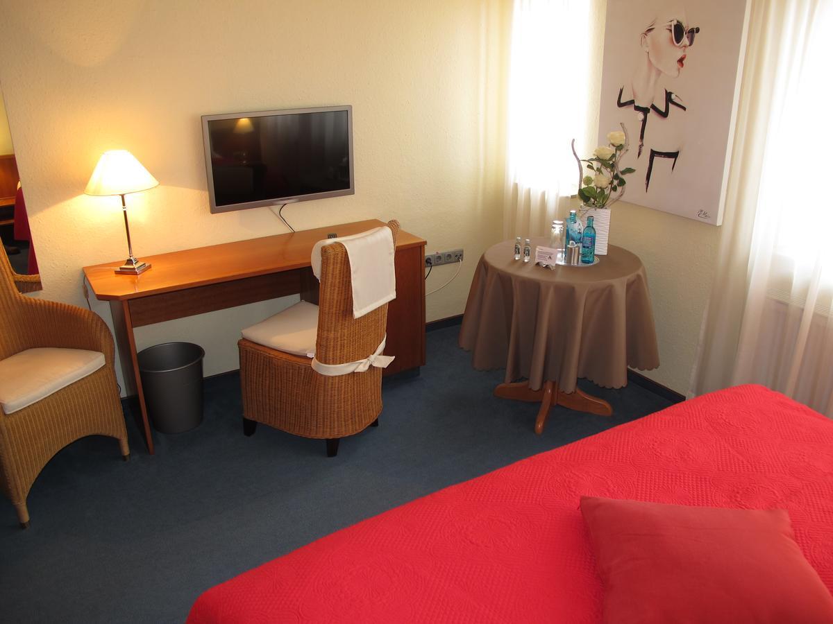 Burghotel Muenzenberg Экстерьер фото